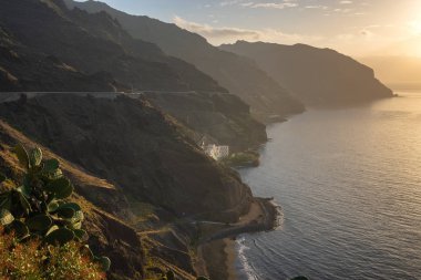 Okyanus, Anaga Dağı, Tenerife, Kanarya Adaları üzerinde gündoğumu