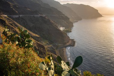 Okyanus, Anaga Dağı, Tenerife, Kanarya Adaları üzerinde gündoğumu