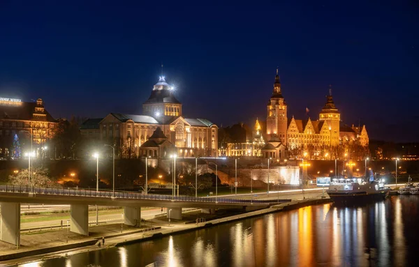 Szczecin, Polonya - Aralık 2018: doğal kenti Szczecin geceleri