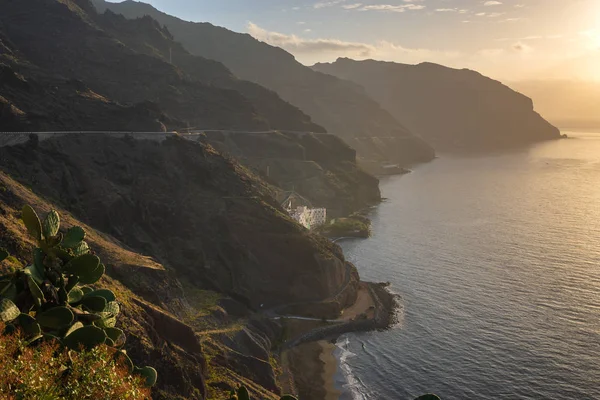 Okyanus, Anaga Dağı, Tenerife, Kanarya Adaları üzerinde gündoğumu