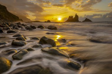 güzel deniz manzara, Atlantik sahil boyunca günbatımı manzaralı görünüm 