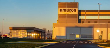 Szczecin, Polonya - Ocak: Amazon Lojistik Merkezi yakınındaki Szczecin Polonya