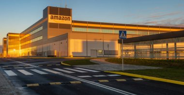 Szczecin, Polonya - Ocak: Amazon Lojistik Merkezi yakınındaki Szczecin Polonya