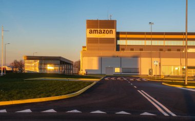 Szczecin, Polonya - Ocak: Amazon Lojistik Merkezi yakınındaki Szczecin Polonya