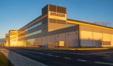 Szczecin, Polonya - Ocak: Amazon Lojistik Merkezi yakınındaki Szczecin Polonya