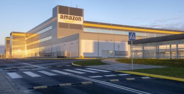 Szczecin, Polonya - Ocak: Amazon Lojistik Merkezi yakınındaki Szczecin Polonya