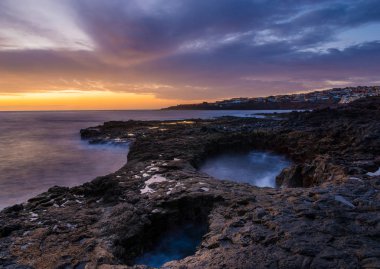 Okyanusu, Bufadero de La Garita kayalık sahil üzerinde dramatik gündoğumu 