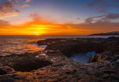 Okyanusu, Bufadero de La Garita kayalık sahil üzerinde dramatik gündoğumu 