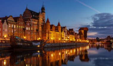 Polonya Gdansk Cityscape geceleri 