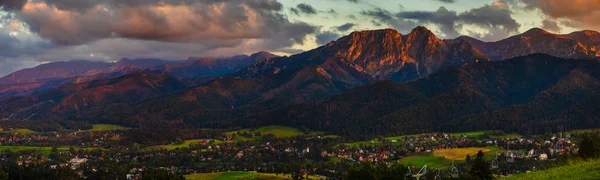 Pięknych Górskich Krajobrazów Świetle Ustawienie Słońca Tatry Polska — Zdjęcie stockowe