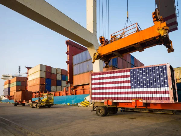 Amerikanska Behållare Med Usa Flaggan Hamn Begreppet Amerikansk — Stockfoto
