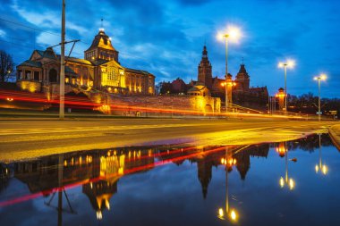 Yansıma ıslak yolda şekillendirme Szczecin anıtlar