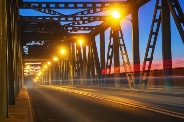 araba trafik bir makas köprüsü