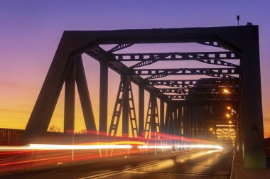 araba trafik bir makas köprüsü