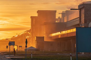 günbatımı eski kimyasal fabrika