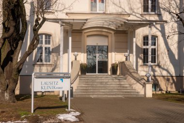 Lausitz, Almanya-Şubat 2019: Lausitz Forst sınırına yakın Almanya ile Polonya, Almanya ve Polonya hastaların tedavisinde klinikte