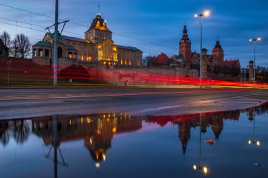 Yansıma ıslak yolda şekillendirme Szczecin anıtlar