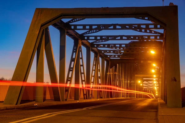 araba trafik bir makas köprüsü