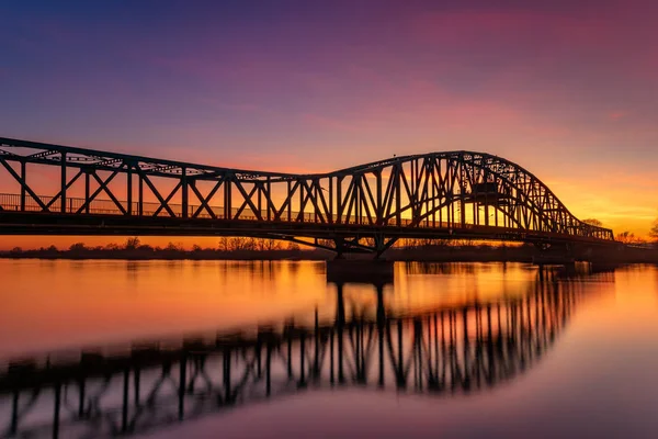 Demir Truss Köprü Gün Batımında — Stok fotoğraf