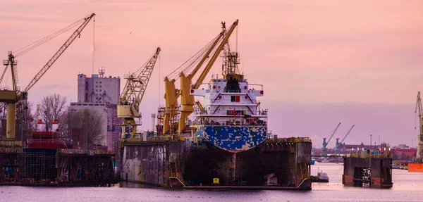 Polis, Polonya eski kimyasal fabrika