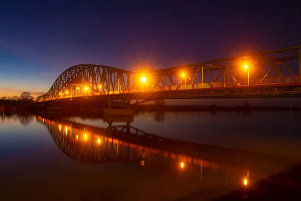 Eiserne Fachwerkbrücke Bei Sonnenuntergang — Stockfoto