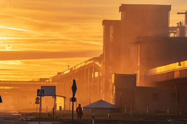 Günbatımı Eski Kimyasal Fabrika — Stok fotoğraf