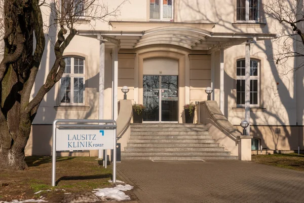 Lausitz, Almanya-Şubat 2019: Lausitz Forst sınırına yakın Almanya ile Polonya, Almanya ve Polonya hastaların tedavisinde klinikte