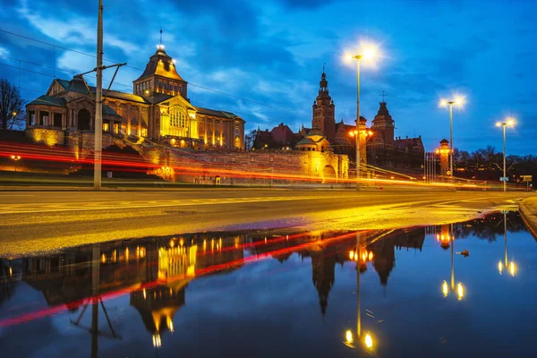 Yansıma ıslak yolda şekillendirme Szczecin anıtlar