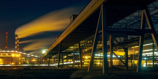 Grande Fábrica Química Noite — Fotografia de Stock