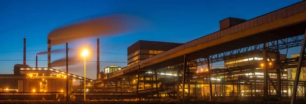 Grande Fábrica Química Noite — Fotografia de Stock