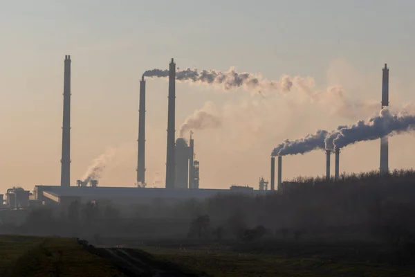 Chimeneas Plantas Con Humo Contaminación Ambiental —  Fotos de Stock