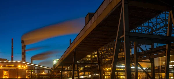 Geceleri Büyük Kimyasal Fabrika — Stok fotoğraf