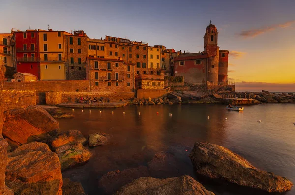 Hermosa Puesta Sol Sobre Tellaro Pintoresco Pueblo Liguria Italia — Foto de Stock