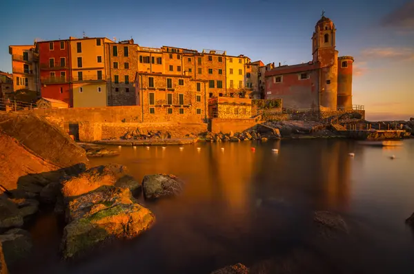 Hermosa Puesta Sol Sobre Tellaro Pintoresco Pueblo Liguria Italia — Foto de Stock
