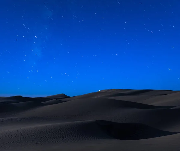 Зоряне Нічне Небо Над Пустелею Нічний Пейзаж — стокове фото