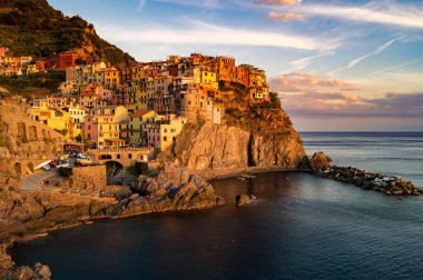 Batan güneşin ışığında Manarola