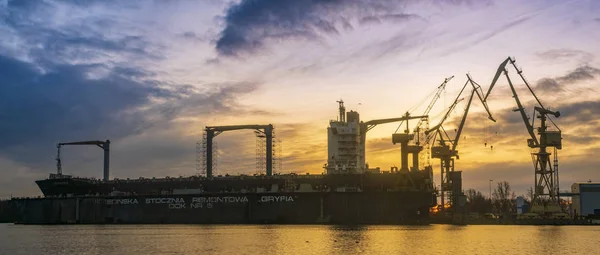 Merchant ship in the dry dock of the repair yard,panorama with h — Stock Photo, Image