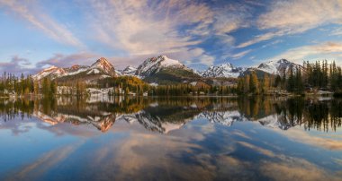 dağ gölü Strbske pleso Slovakya kış Panoraması