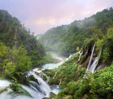  en ünlü şelalenin Plitvice Milli Parkı, Hırvatistan