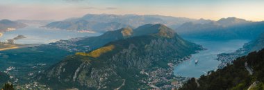 Yukarıda da görüleceği Kotor Körfezi, Karadağ