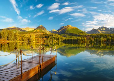 Slovakya 'daki Yüksek Tatras Dağı Gölü, Strbske Pleso