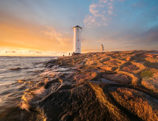 Beau Coucher Soleil Sur Phare Forme Moulin Vent Swinoujscie Pologne — Photo