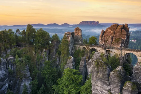 Bastei-Brücke, Nationalpark Sächsische Schweiz, Deutschland — Stockfoto