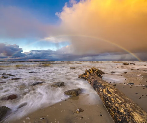 Mooie Gekleurde Storm Wolken Zee Strand Regenboog — Stockfoto