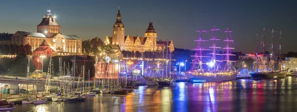 Szczecin, Polônia-agosto 2017: veleiros no cais em Szcze — Fotografia de Stock