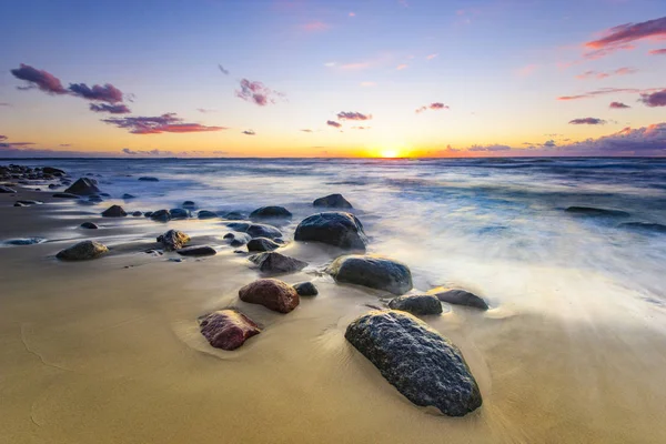 Puesta de sol sobre el Mar Báltico, Parque Nacional Wolin, Polonia —  Fotos de Stock