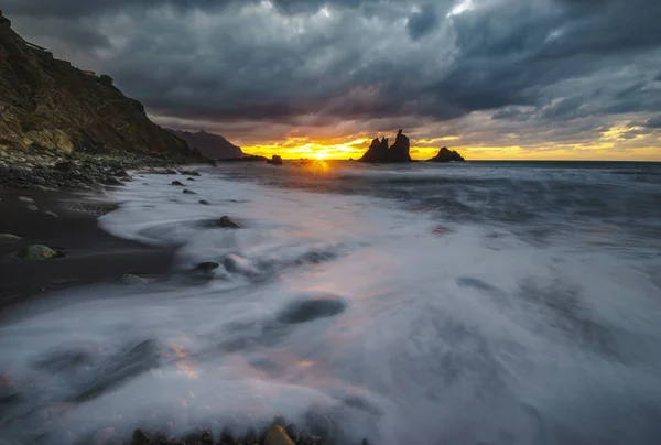 Pôr Sol Sobre Atlântico Praia Selvagem Playa Benijo Tenerife — Fotografia de Stock