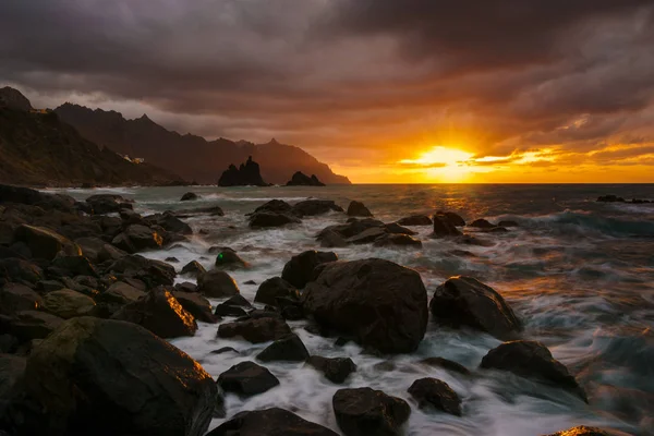 Dynamischer Und Dramatischer Sonnenuntergang Über Dem Strand Von Benijo Auf — Stockfoto