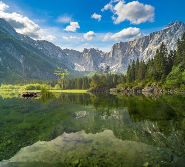 Gecenin Laghi di Fusine Julian Alps için dağ gölü