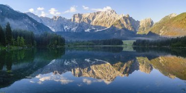 Panoramik manzaralı güzel beyaz kış harikalar diyarı sahne t